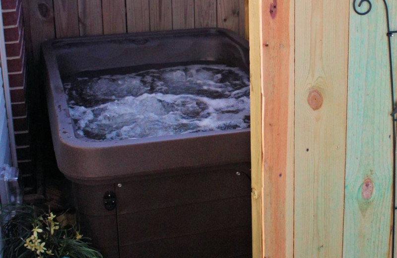 Hot tub at Blue Water Bungalow.