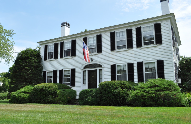 Exterior view of Candleberry Inn.