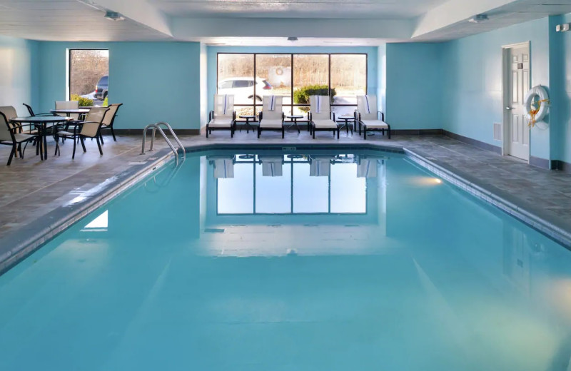 Indoor pool at Hampton Inn Columbus-East.