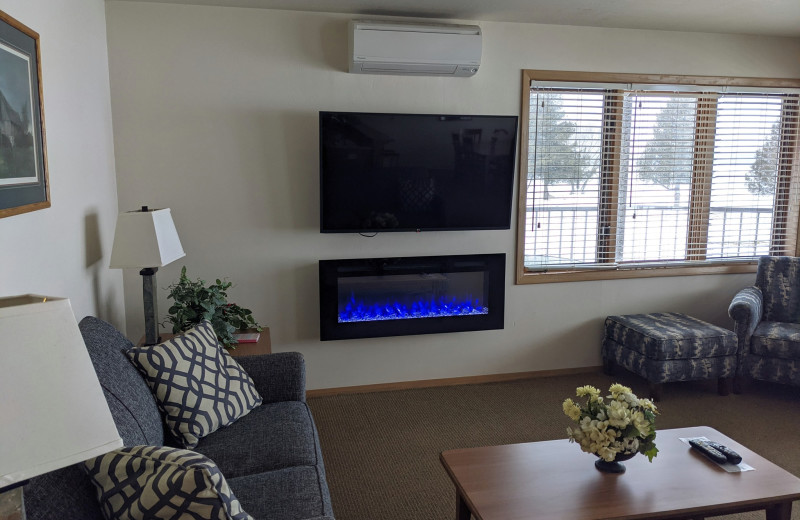 Guest living room at Bay Shore Inn.