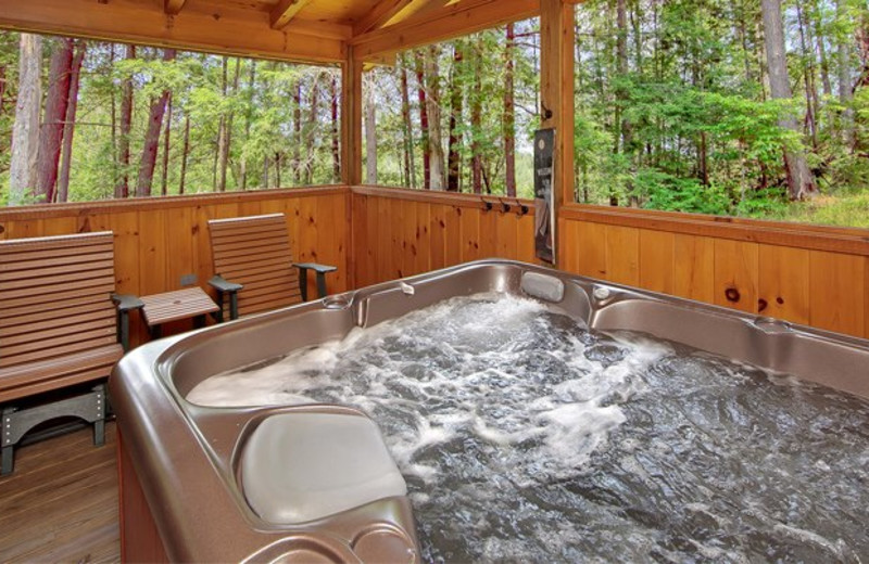 Jacuzzi at Cabin Fever Vacations.