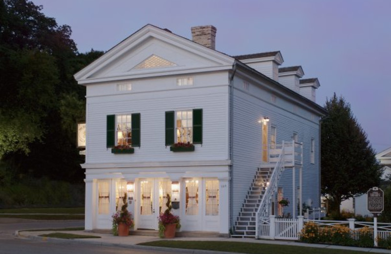 Exterior view of Rochester Inn.