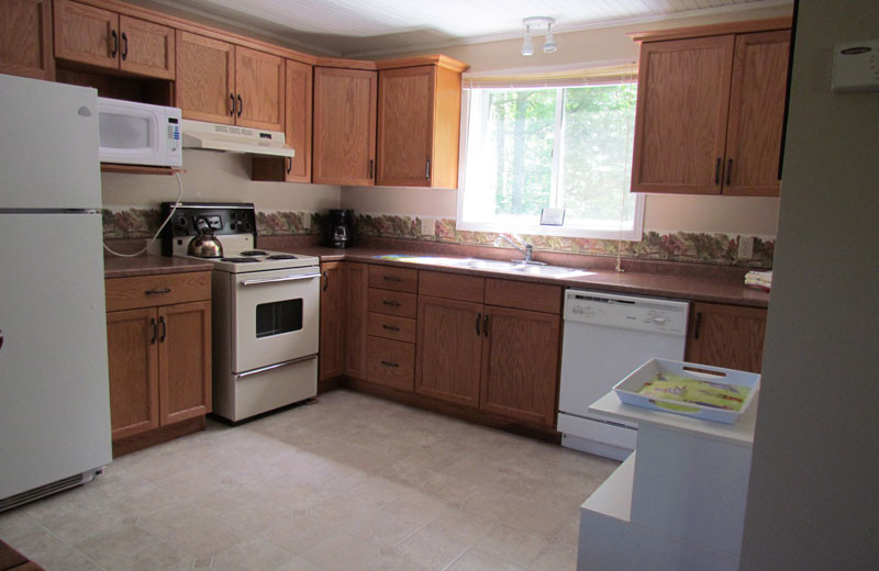 Guest kitchen at Pine Vista Resort.