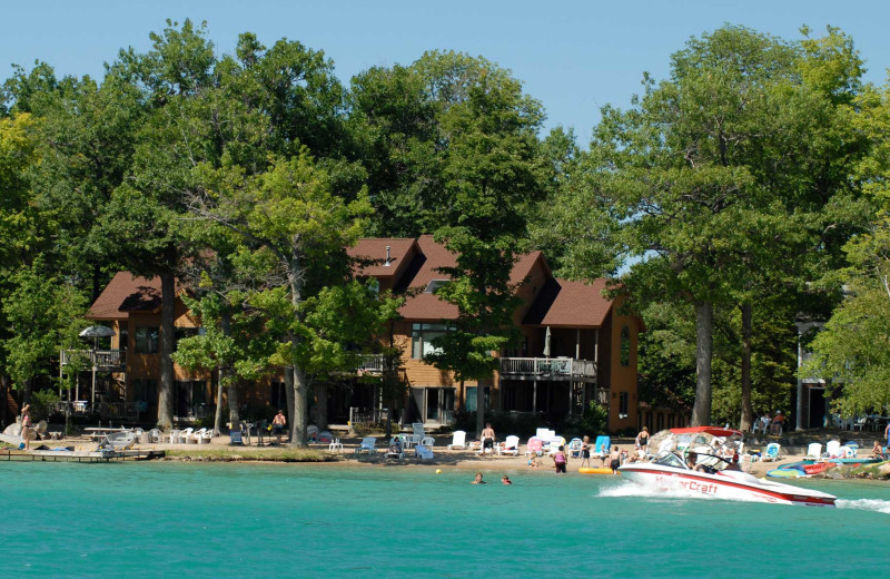 Exterior view of White Birch Lodge.