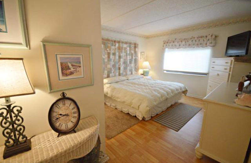 Guest bedroom at St. Augustine Ocean & Racquet Resort.