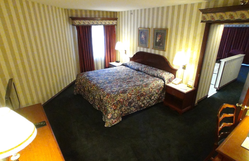 Guest bedroom at Bayshore Resort.