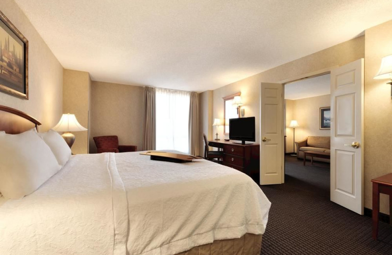 Guest room at Hampton Inn & Suites Kansas City Country Club Plaza.
