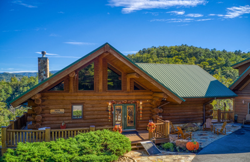 Exterior view of American Patriot Getaways - Great View Lodge.