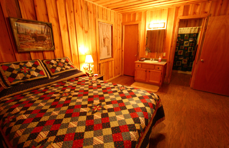 Cabin bedroom at Heath Valley Cabins.