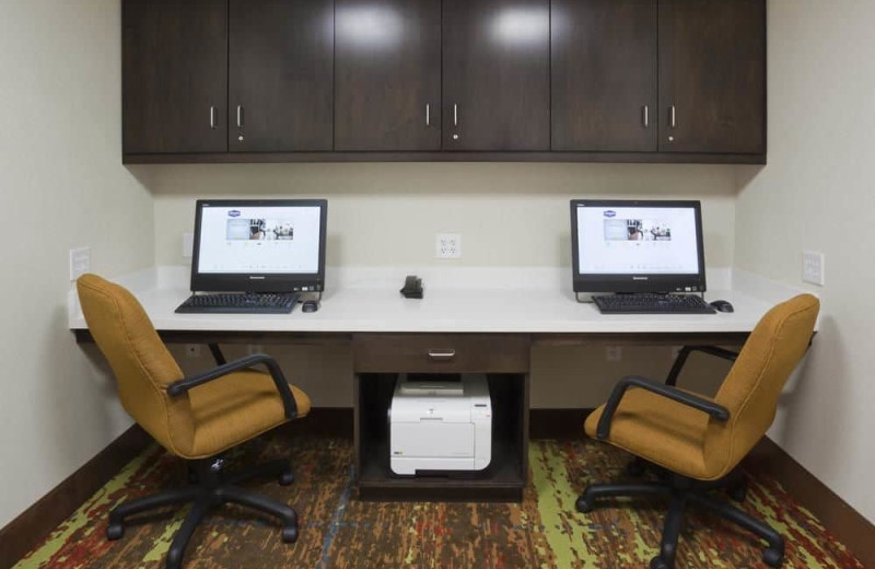 Computers at Hampton Inn Minneapolis Bloomington West.