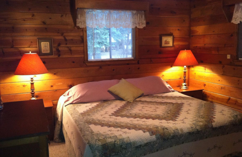 Cabin bedroom at Eagles Nest Cabins.