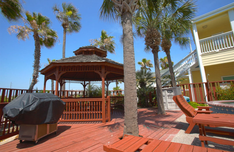 Patio at Plantation Suites & Conference Center.