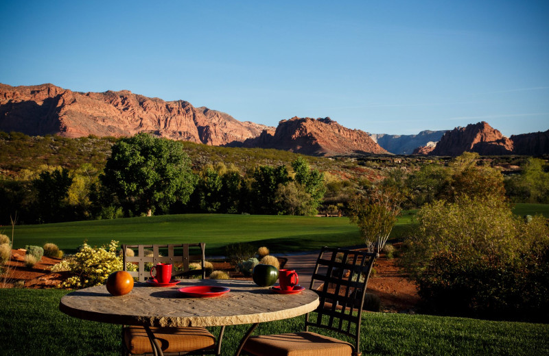 Outdoor dining at The Inn at Entrada.