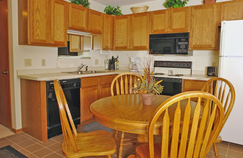 Guest kitchen at The Beacons of Minocqua.