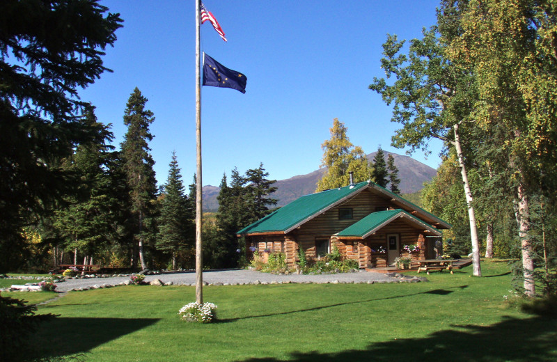 Exterior view of Alaska Heavenly Lodge.