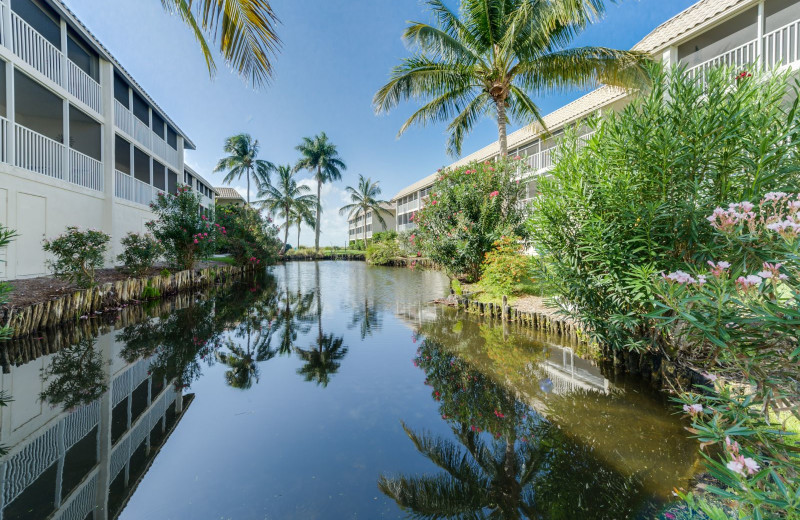 Exterior view of Sanibel Siesta Condominiums.