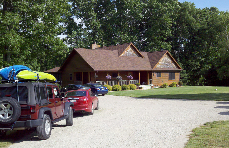 Exterior view of Riverbend Retreat Resort Lodge & Cottages.