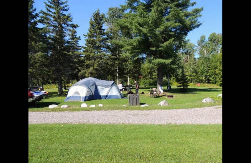 Grounds at Silv'ry Moon Lodge.