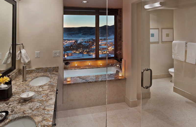 Rental bathroom at Edgemont Condominiums.