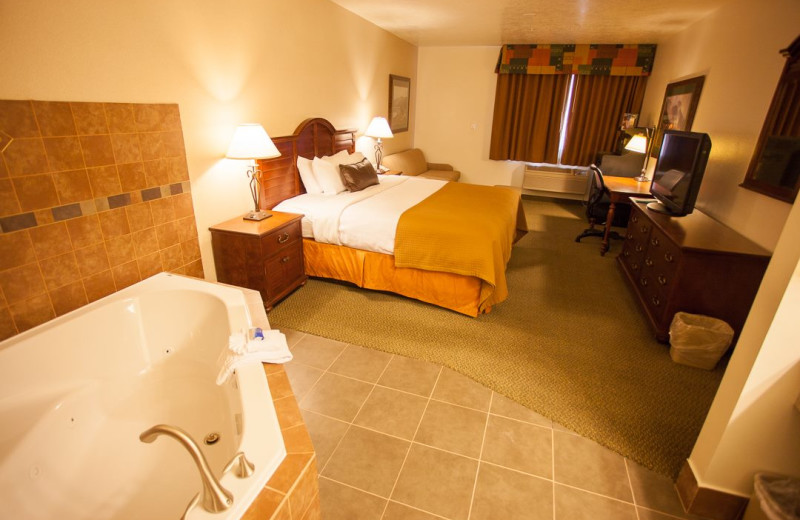 Jacuzzi guest room at Best Western Plus Ruby's Inn.