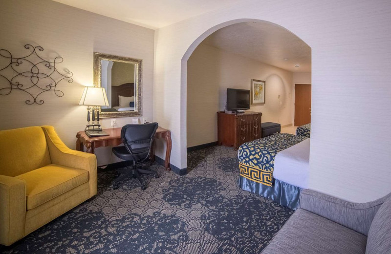 Guest room at The Best Western Abbey Inn Hotel.