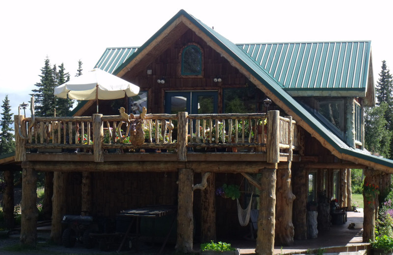 Exterior view of Hungry Moose Bed and Breakfast.