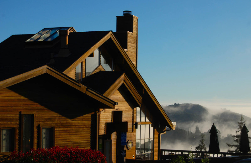 Exterior view of Mountain Home Inn.