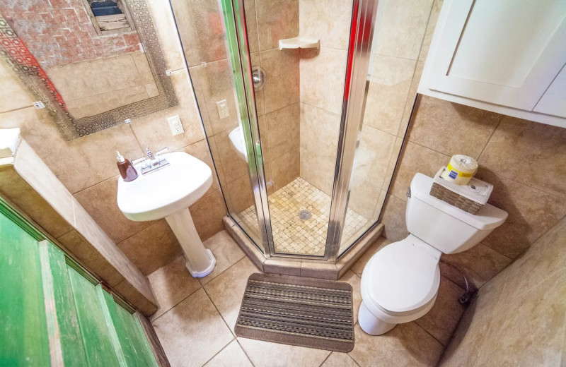 Guest bathroom at Geronimo Creek Retreat.