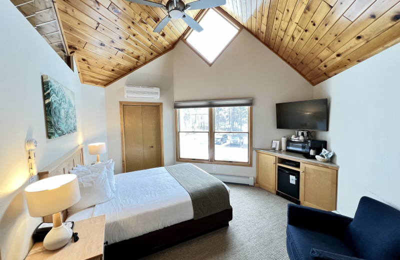 Guest room at Bluefin Bay on Lake Superior.