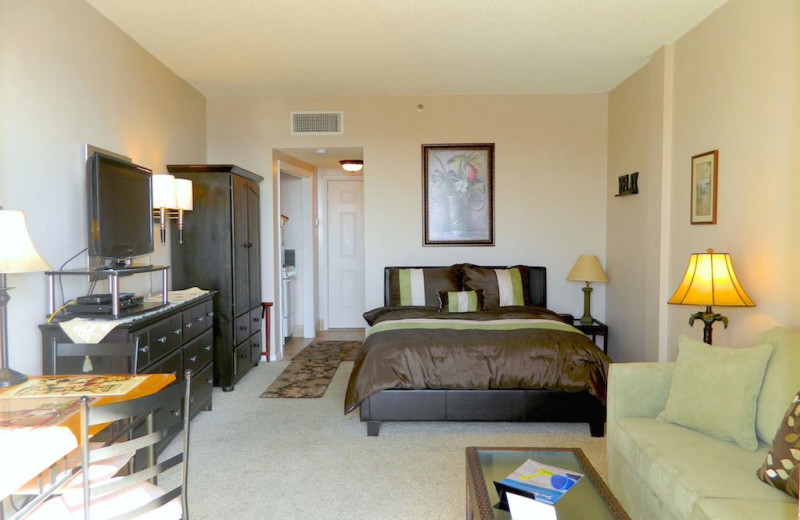 Guest room at Pirates' Bay Guest Chambers and Marina.