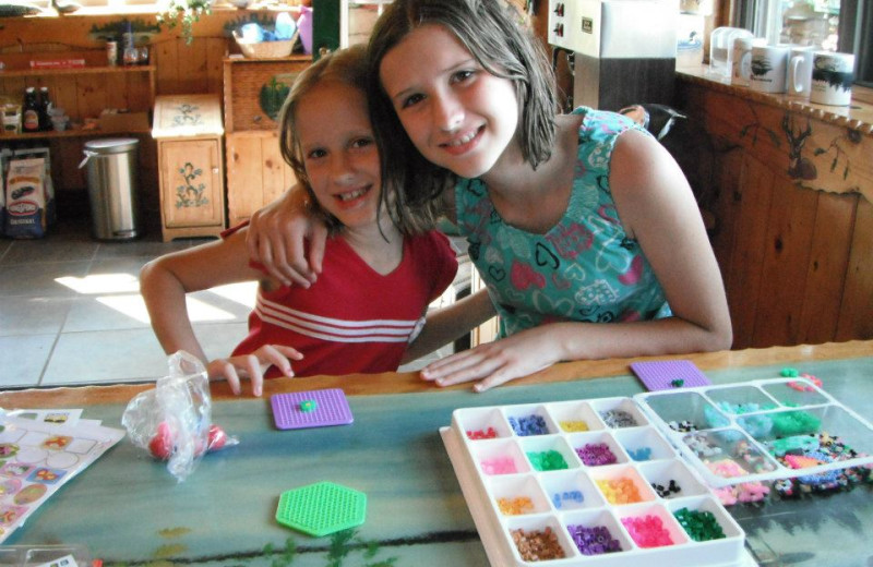 Arts and crafts at Anderson's Northland Lodge.