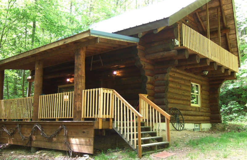 Cabin exterior at Creeks Crossing Cabins.