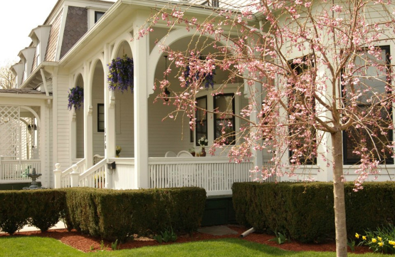 Exterior view of 1840 Inn on the Main Bed and Breakfast.