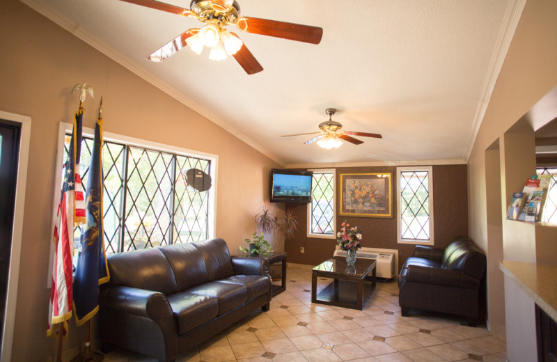 Lobby at Kensington Inn.