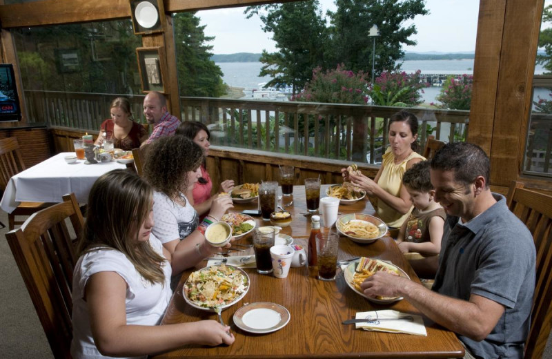 Family dining at Mountain Harbor Resort & Spa.