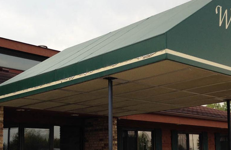 Exterior view of River Bend's Resort & Walleye Inn.