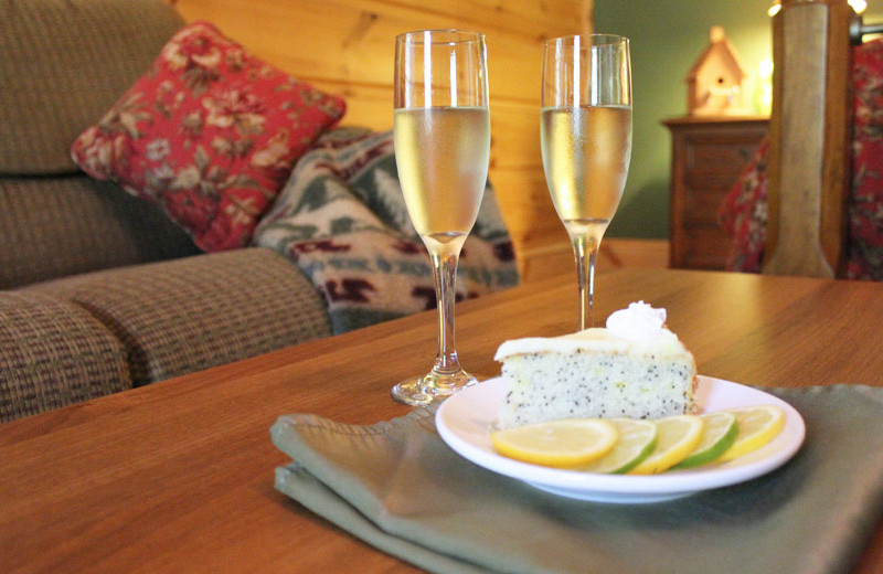 Romantic packages at House Mountain Inn.