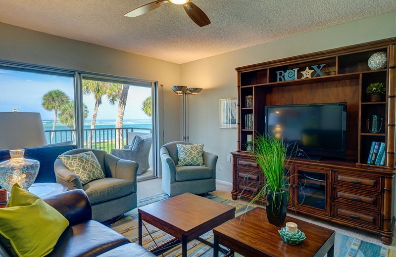 Rental living room at beachrentals.mobi. LLC.