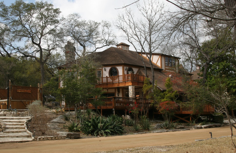 Exterior view of Creekhaven Inn.