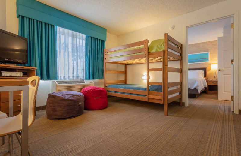 Guest room at Sonesta Anaheim Resort Area.