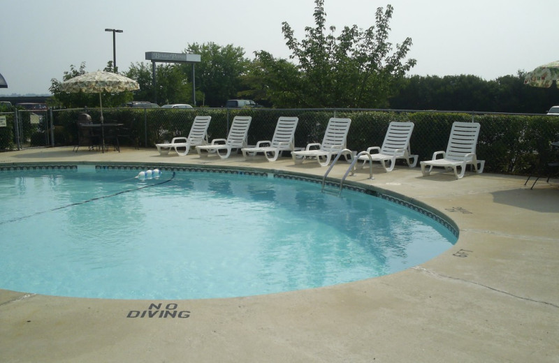 Outdoor pool at BridgePointe Hotel and Marina.