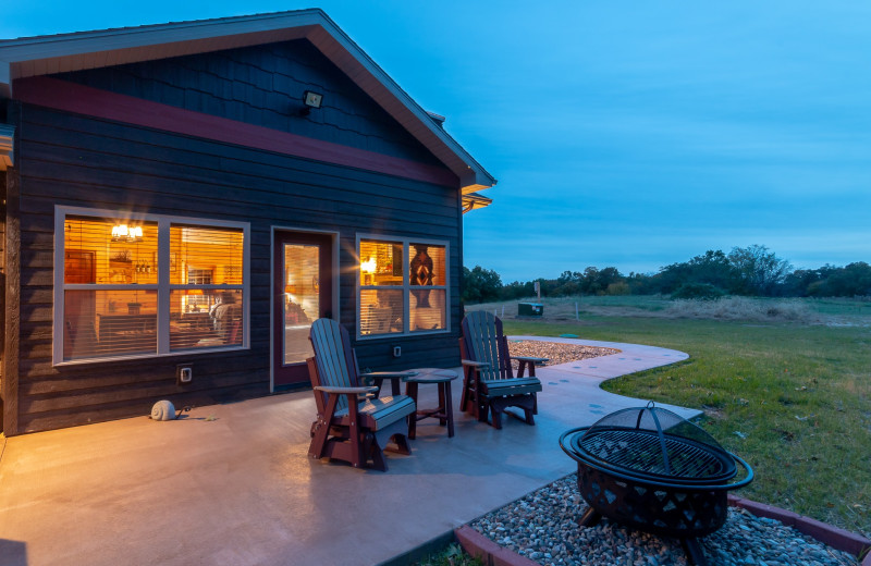 Cabin exterior at Harpole's Heartland Lodge.