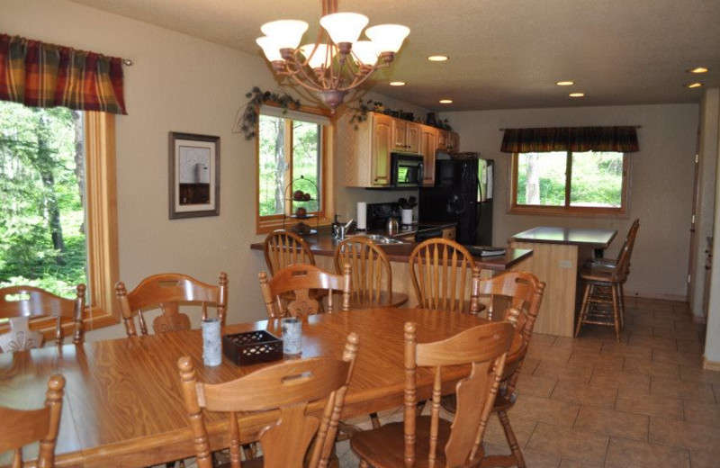 Cabin dining and kitchen at Deadwood Connections.