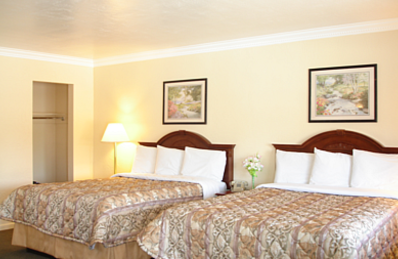 Guest room at Wine Valley Lodge.