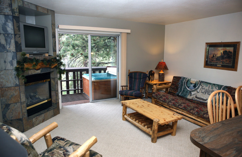 Guest living room at Fawn Valley Inn.