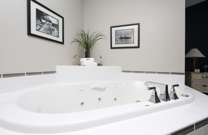 Guest bathroom at Bay Pointe Inn Lakefront Resort.