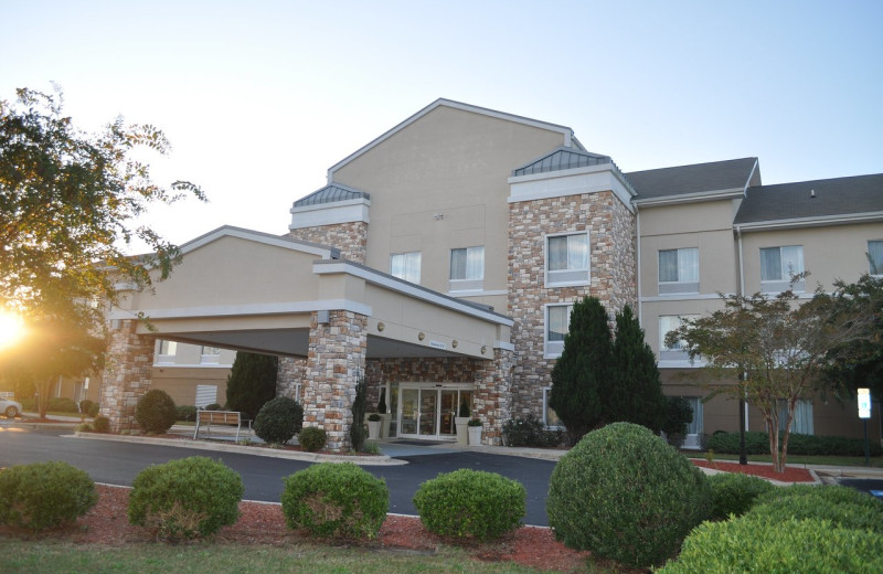Exterior view of Holiday Inn Express Williamston.