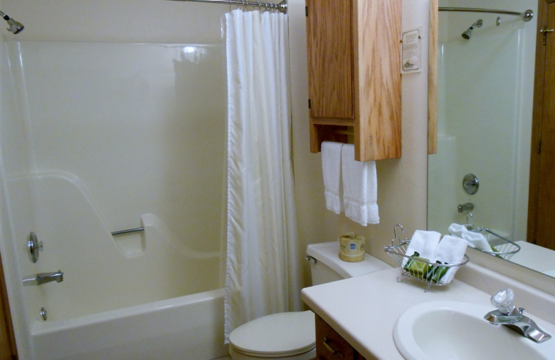 Guest bathroom at Pheasant Park Resort.