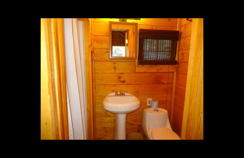 Cottage bathroom at English Brook Cottages.