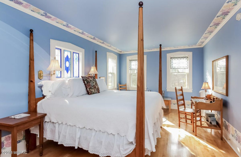 Guest room at Yelton Manor Bed 